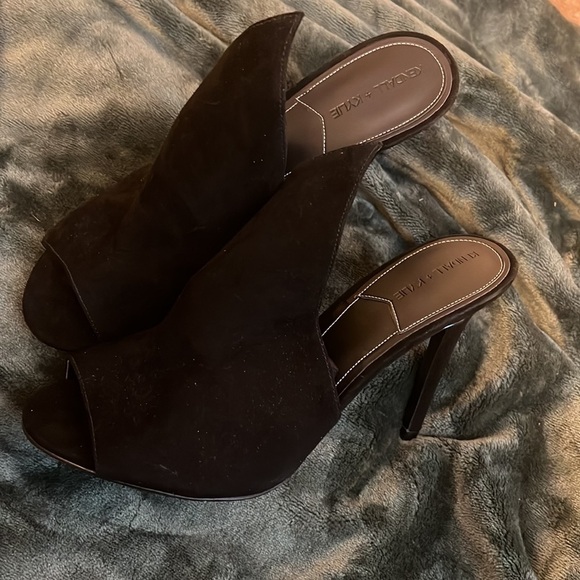 Kendall & Kylie Essie Black Suede Mule Pumps.
Sz 9 1/2 NWOT - Picture 6 of 8